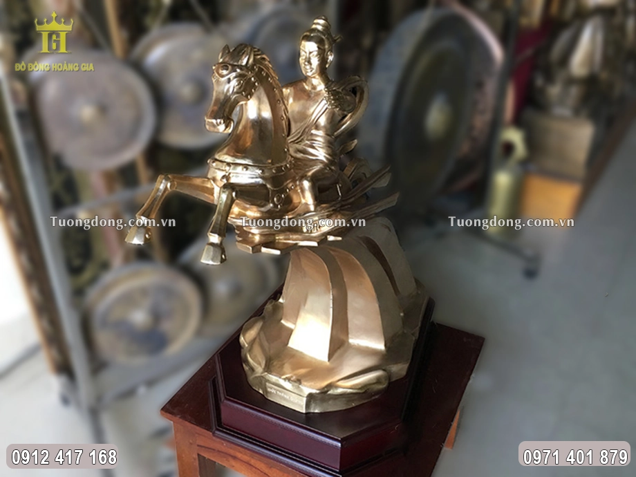 Tượng thích hợp đặt trong không gian phòng khách hay phòng làm việc